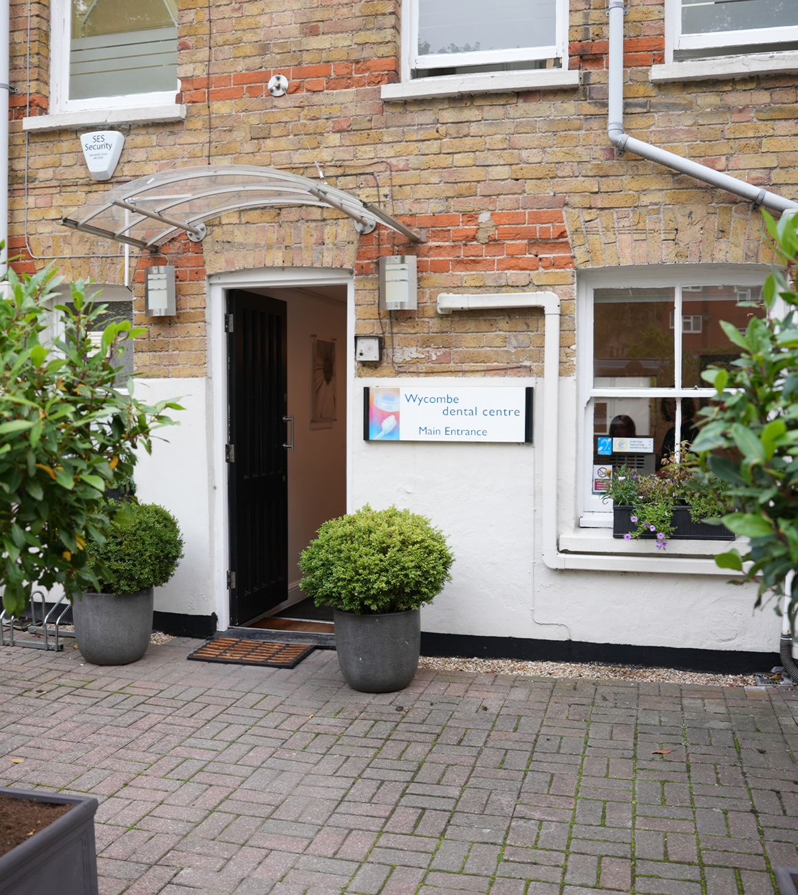 Main entrance to Wycombe Dental Centre on Amersham Hill in High Wycombe
